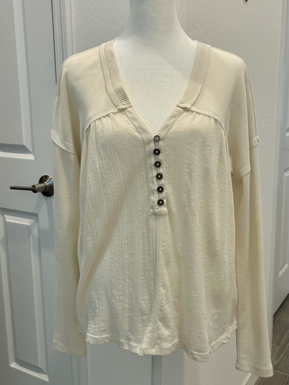Lucky Brand Cream Long-Sleeve V-Neck Henley Top